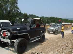 廣東科學技術職業學院學生熱烈歡迎越野車隊